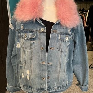 Jean jacket with removable collar